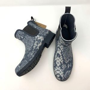 Sold! Chooka Women’s Gray Snake Rain Booties Size 8 NWOT